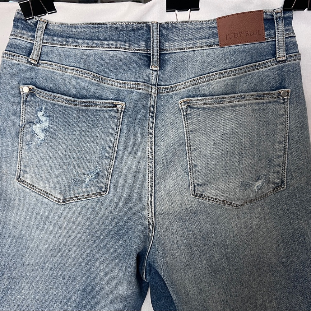 Judy Blue Light Wash Straight Fit Jeans - Picture 7 of 13